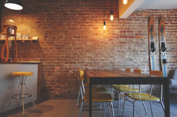 How to Use Lighting to Bring Customers to a Restaurant